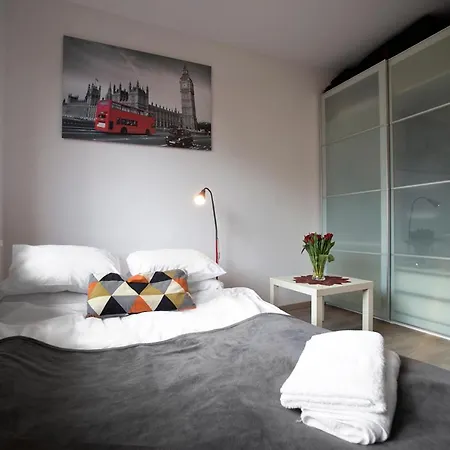 Airport Okecie Klobucka P&O Serviced Apartments Warsaw Exterior photo