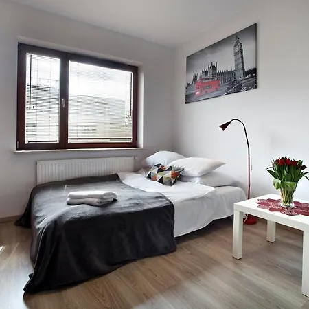 Airport Okecie Klobucka P&O Serviced Apartments Warsaw Exterior photo